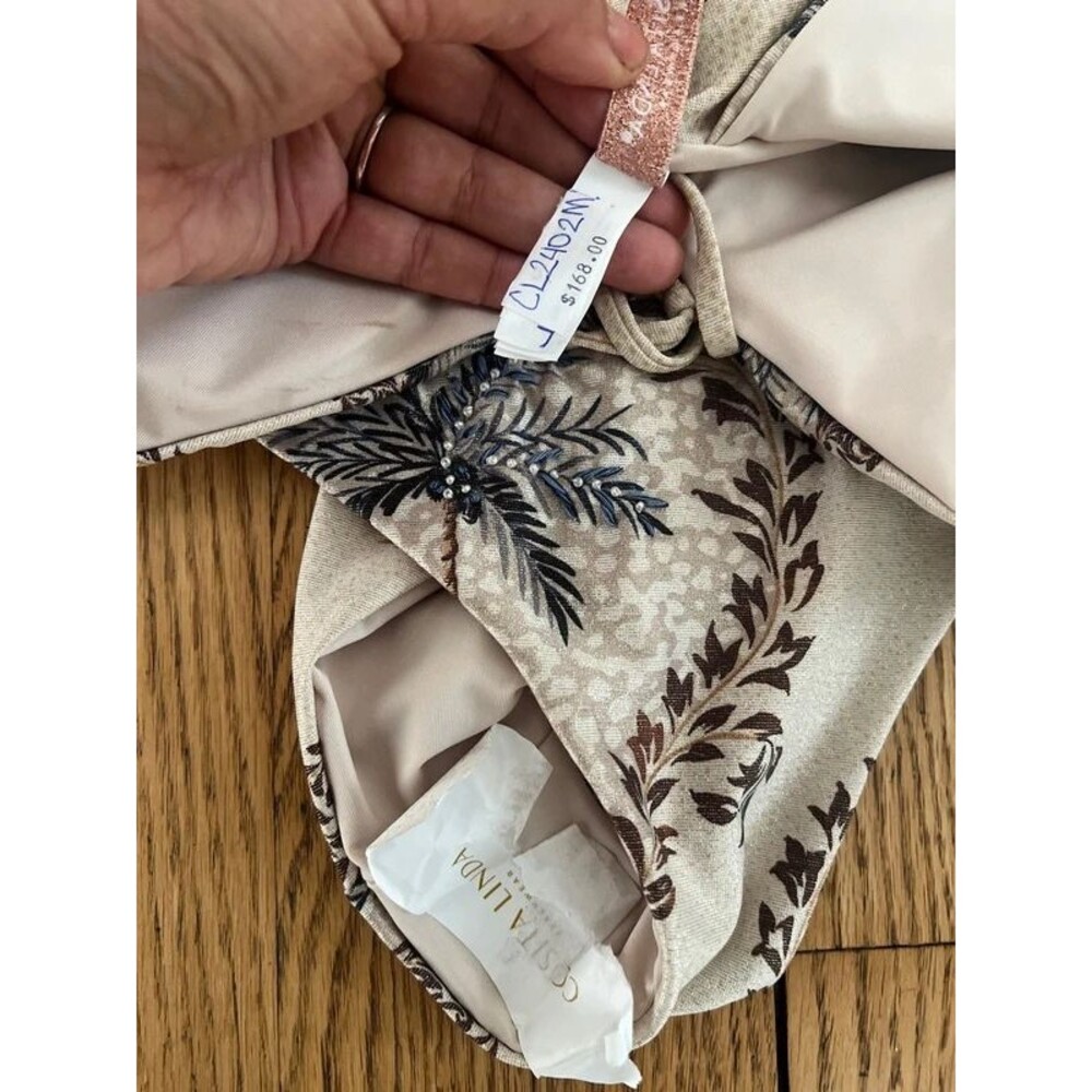 Gorgeous 1 piece bathing suit - Picture 2 of 4
